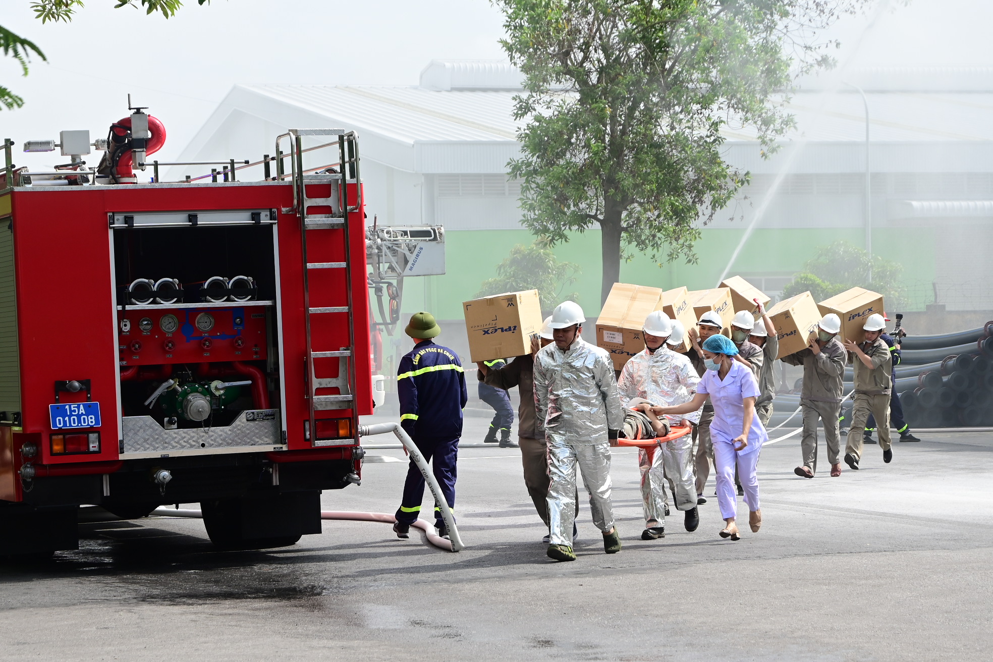 Phòng Cảnh sát PCCC và CNCH: Tổ chức tập huấn và thực tập phương án chữa cháy và CNCH tại Công ty cổ phần nhựa thiếu niên Tiền Phong (Dương Kinh)